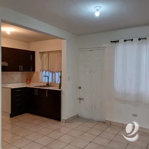 Casa en Venta Los Sauces, San José Pinula, Guatemala — Casa en Venta en San José Pinula, Guatemala, Ciudad — foto 1 de 17