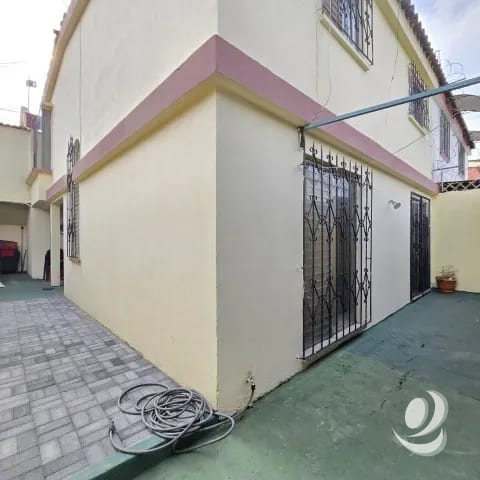Casa en Venta San Cristóbal con Dos Locales Comerciales — Casa en Venta en Zona 8 Mixco, Guatemala, Ciudad — foto 1 de 17