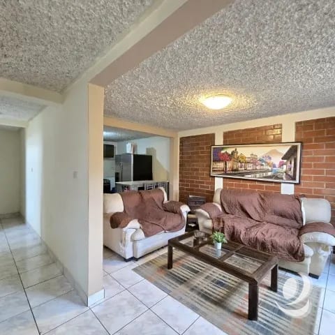 Casa en Venta San Cristóbal con Dos Locales Comerciales — Casa en Venta en Zona 8 Mixco, Guatemala, Ciudad — foto 4 de 17