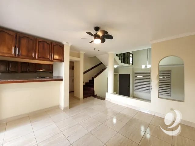 Casa en Venta fuera de garita, por Pinares — Casa en Venta en Zona 8 Mixco, Guatemala, Ciudad — foto 3 de 17