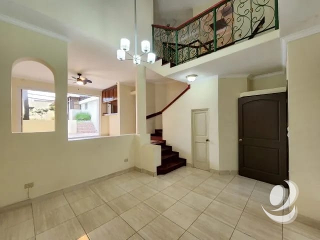 Casa en Venta fuera de garita, por Pinares — Casa en Venta en Zona 8 Mixco, Guatemala, Ciudad — foto 2 de 17