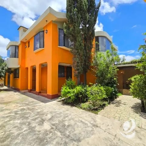 Casa grande en Venta en San Cristóbal y 2 Apartamentos — Casa en Venta en Zona 8 Mixco, Guatemala, Ciudad — foto 1 de 15