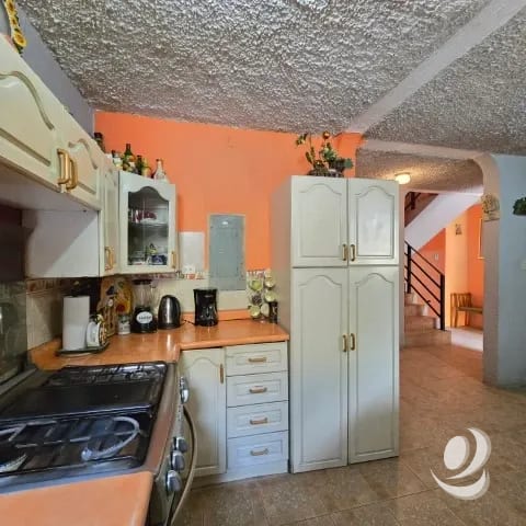 Casa grande en Venta en San Cristóbal y 2 Apartamentos — Casa en Venta en Zona 8 Mixco, Guatemala, Ciudad — foto 8 de 15