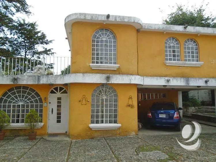 Casa en Venta Santa Lucia Milpas Altas — Casa en Venta en Santa Lucía Milpas Altas, Sacatepéquez — foto 1 de 10