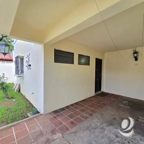 ¡¡¡Preciosa Casa en Venta Zona 12 Colonia Residencial El Bosque!!! — Casa en Venta en Zona 12, Guatemala, Ciudad — foto 2 de 17