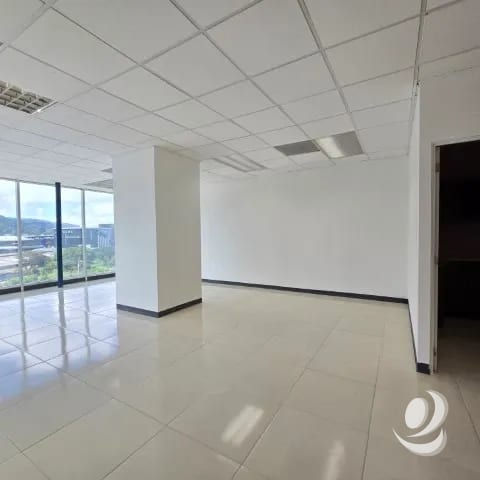 ¡¡Preciosa Oficina en Renta Zona Pradera Zona 10 de 86.57 mts2!! — Oficina en Alquiler en Zona 10, Guatemala, Ciudad — foto 5 de 13