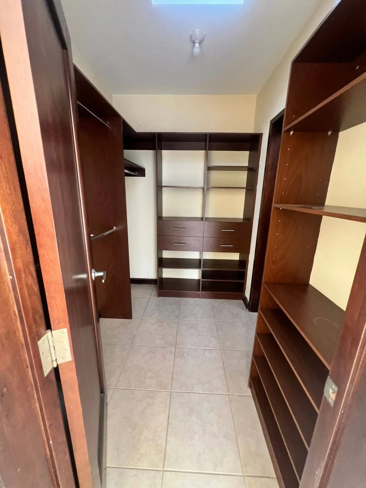 Vendo casa en Zona 16 SAN ISIDRO CONDOMINIO EXCLUSIVO — Casa en Venta en Ensenada de San Isidro, Zona 16, Guatemala, Ciudad — foto 12 de 17