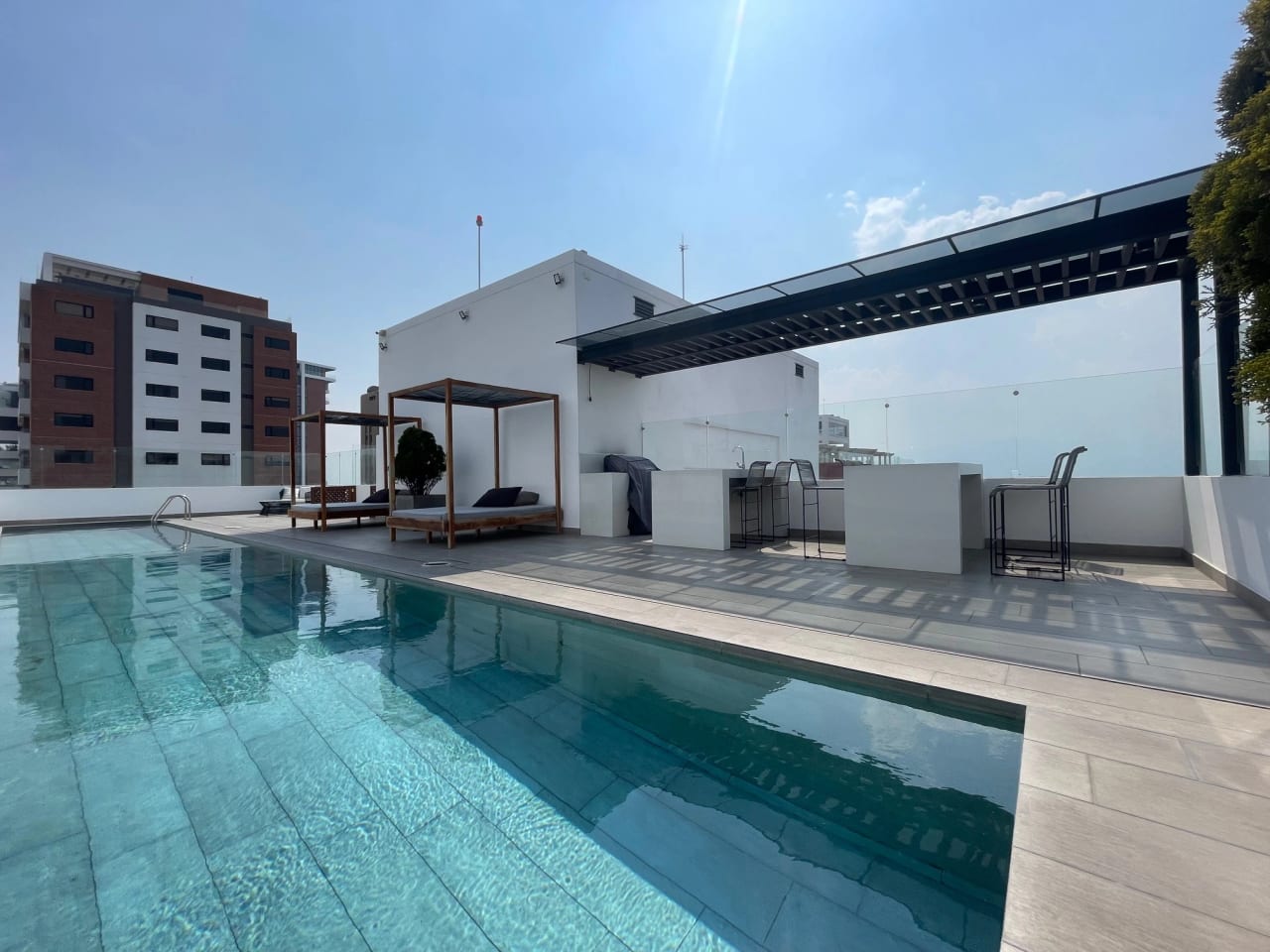 Rento apartamento en Zona 14 EDIFICIO EXCLUSIVO ROOFTOP CON PISCINA — Apartamento en Alquiler en Casa Roble, Zona 14, Guatemala, Ciudad — foto 2 de 17