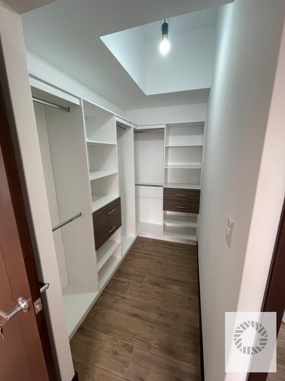 Bonito Apartamento — Apartamento en Alquiler en Casalini Diagonal 6, Zona 10, Guatemala, Ciudad — foto 9 de 11