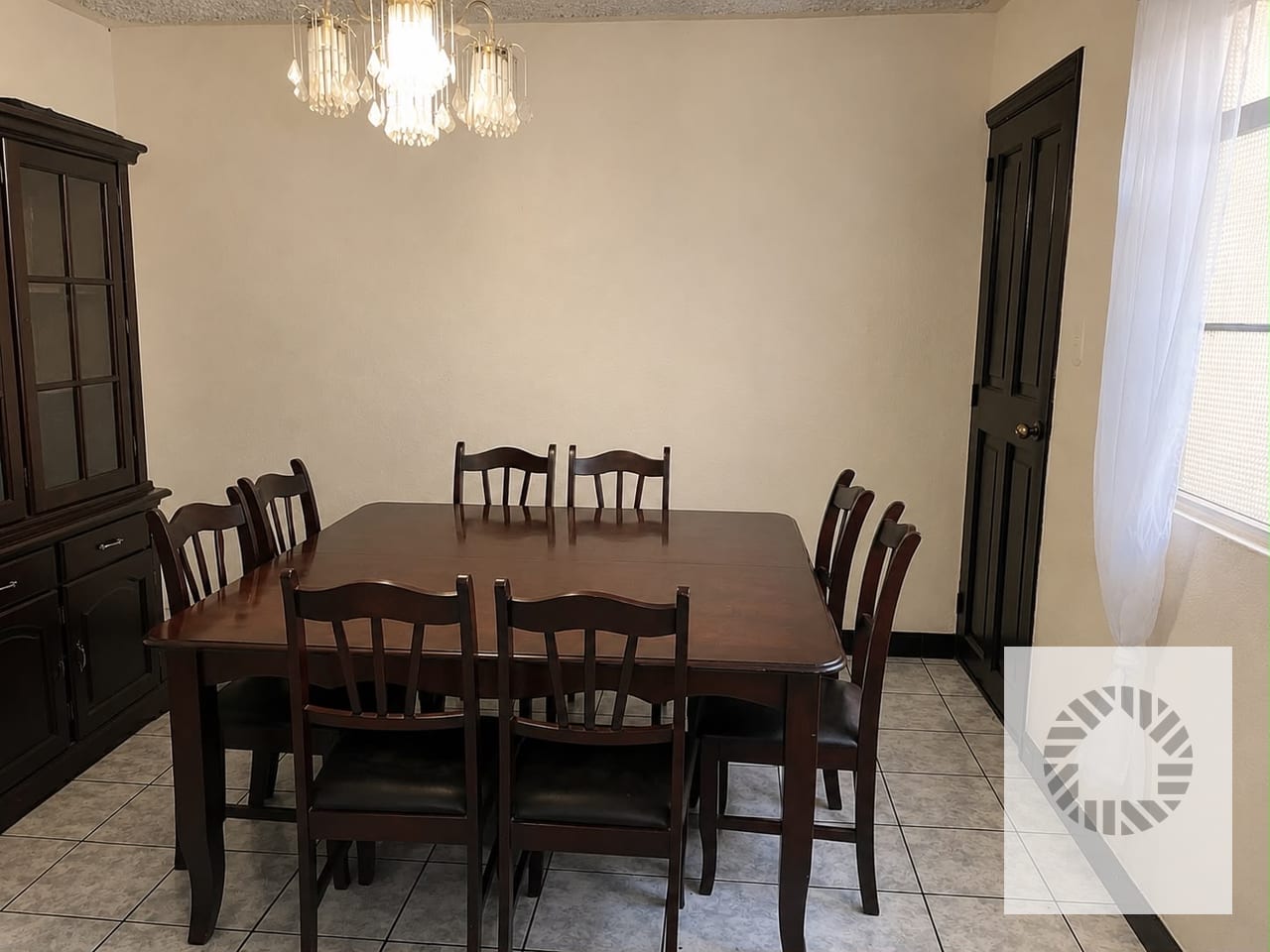 Vendo Casa Pinares de San Cristobal, Zona 8 Mixco — Casa en Venta en Pinares de San Cristobal, Zona 8 Mixco, Guatemala, Ciudad — foto 3 de 14