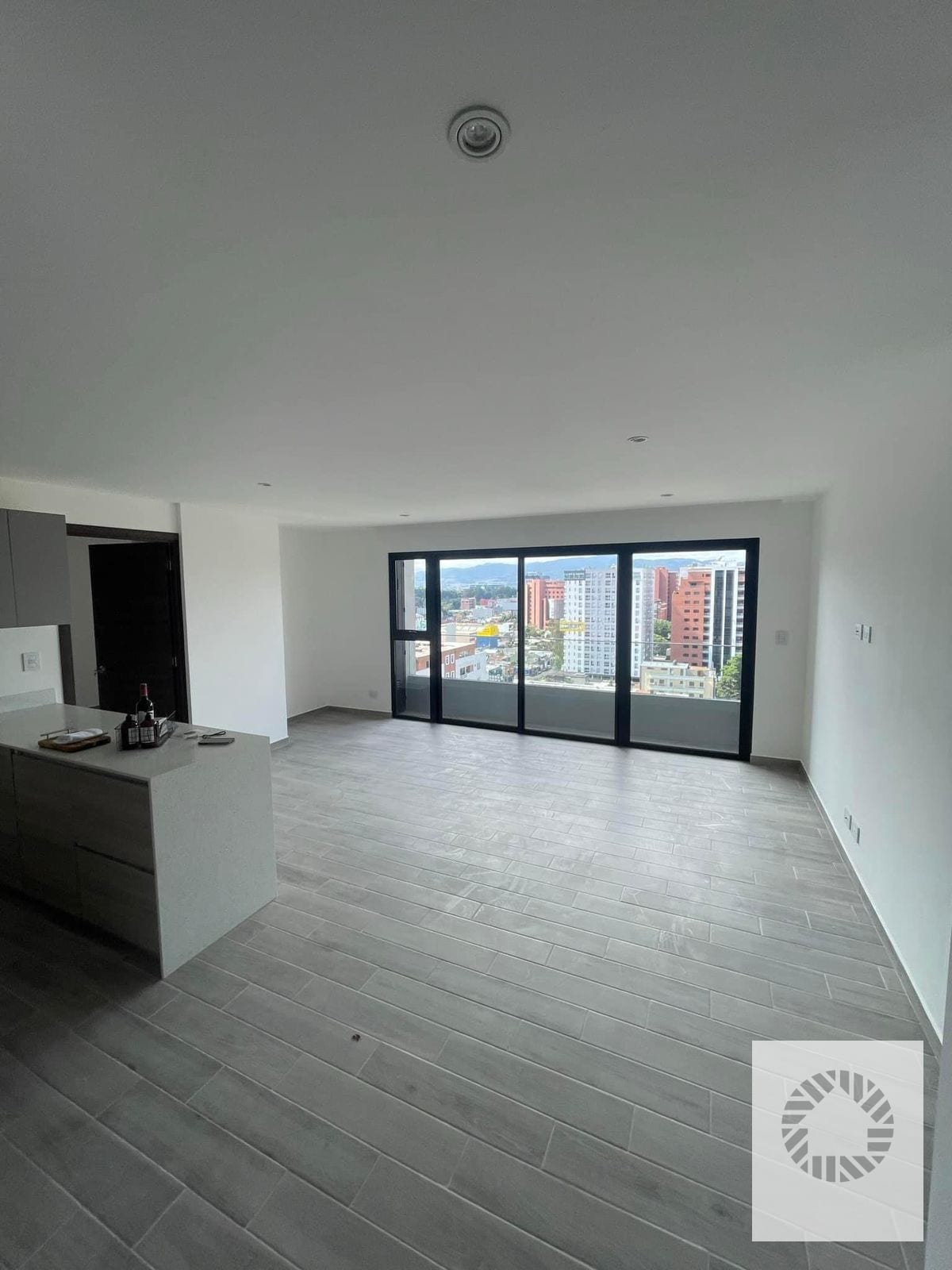 Bonito apartamento — Apartamento en Alquiler en Parque 10, Zona 10, Guatemala, Ciudad — foto 1 de 9