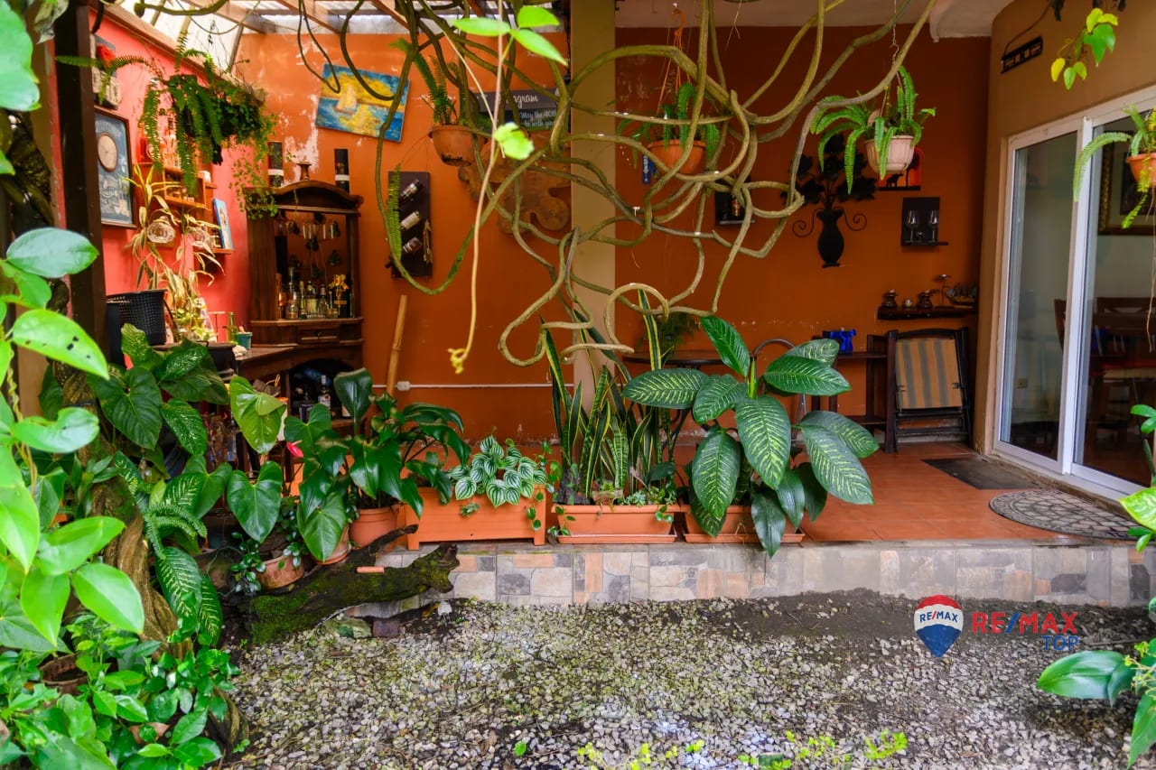 Casa de 2 Niveles en Exclusivo Residencial CACIC, Cobán, Alta Verapaz — Casa en Venta en Cobán, Alta Verapaz — foto 2 de 12