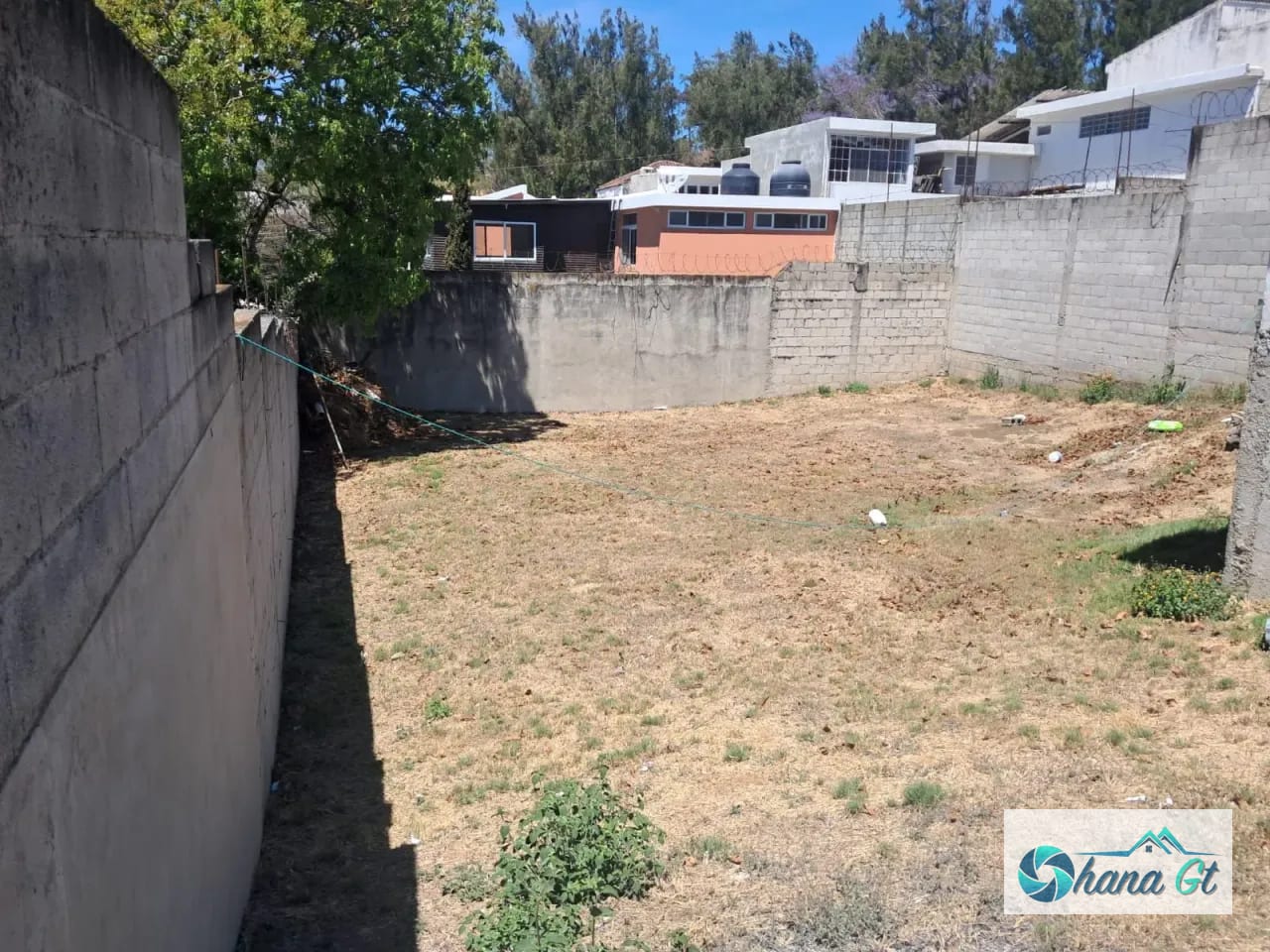 TERRENO CON APARTAMENTO EN VENTA, CD. SAN CRISTOBAL — Terreno en Venta en Zona 8 Mixco, Guatemala, Ciudad — foto 1 de 4