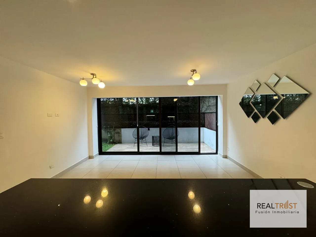 Apartamento en venta Edificio Be14 zona 14 primer nivel con jardín. — Apartamento en Venta en Be14, Zona 14, Guatemala, Ciudad — foto 1 de 16
