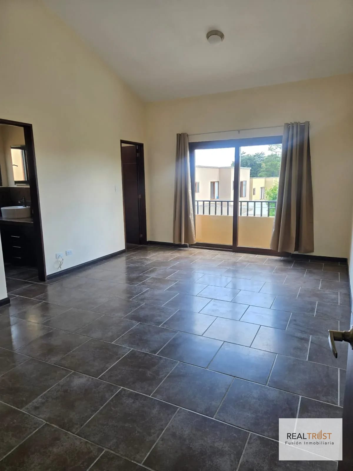 Cumbres de la Arboleda en Renta 4 habitaciones (copia) — Casa en Venta en Cumbres de La Arboleda, Carretera a El Salvador, Guatemala, Ciudad — foto 7 de 14
