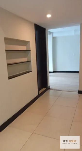 OFICINA EDIFICIO COBELLA, ZONA 14, (primer nivel) — Oficina en Alquiler en Cobella, Zona 14, Guatemala, Ciudad — foto 3 de 8