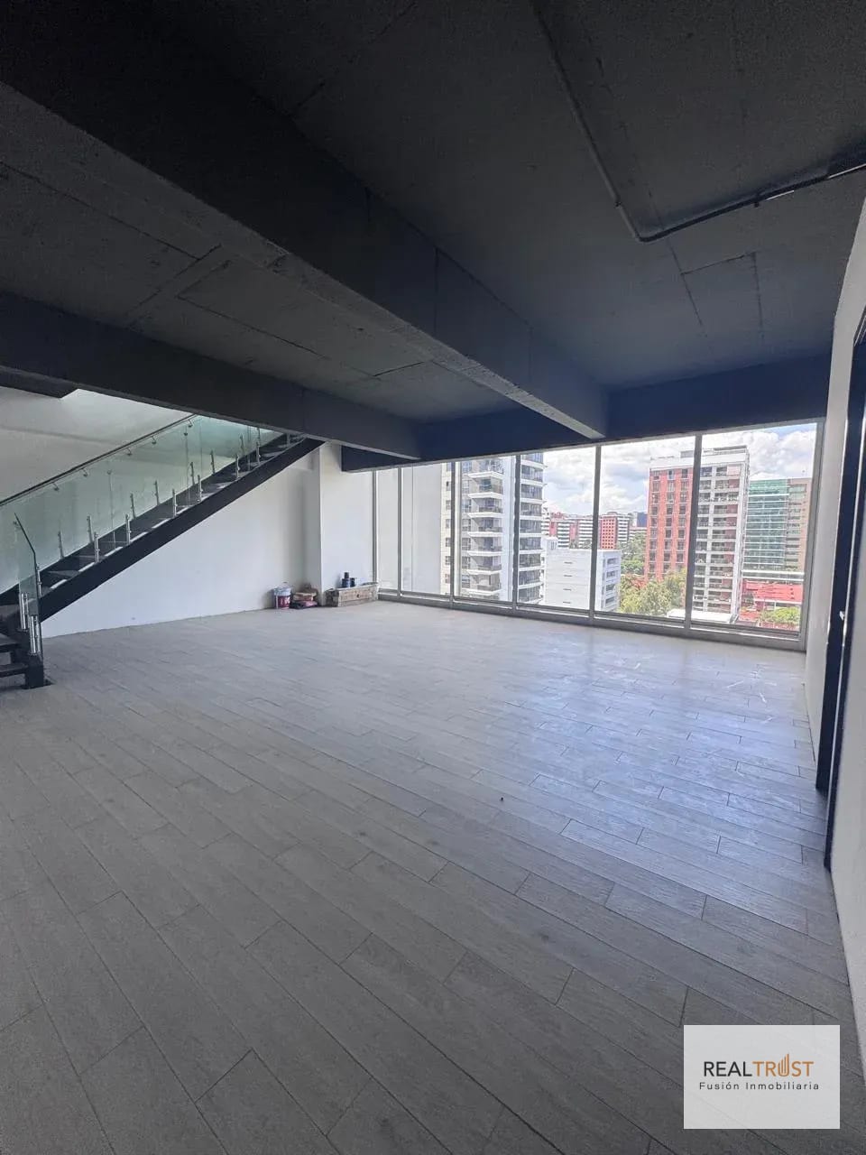 Oficina en renta Vasanta zona 10 — Oficina en Alquiler en Vasanta, Zona 10, Guatemala, Ciudad — foto 1 de 11