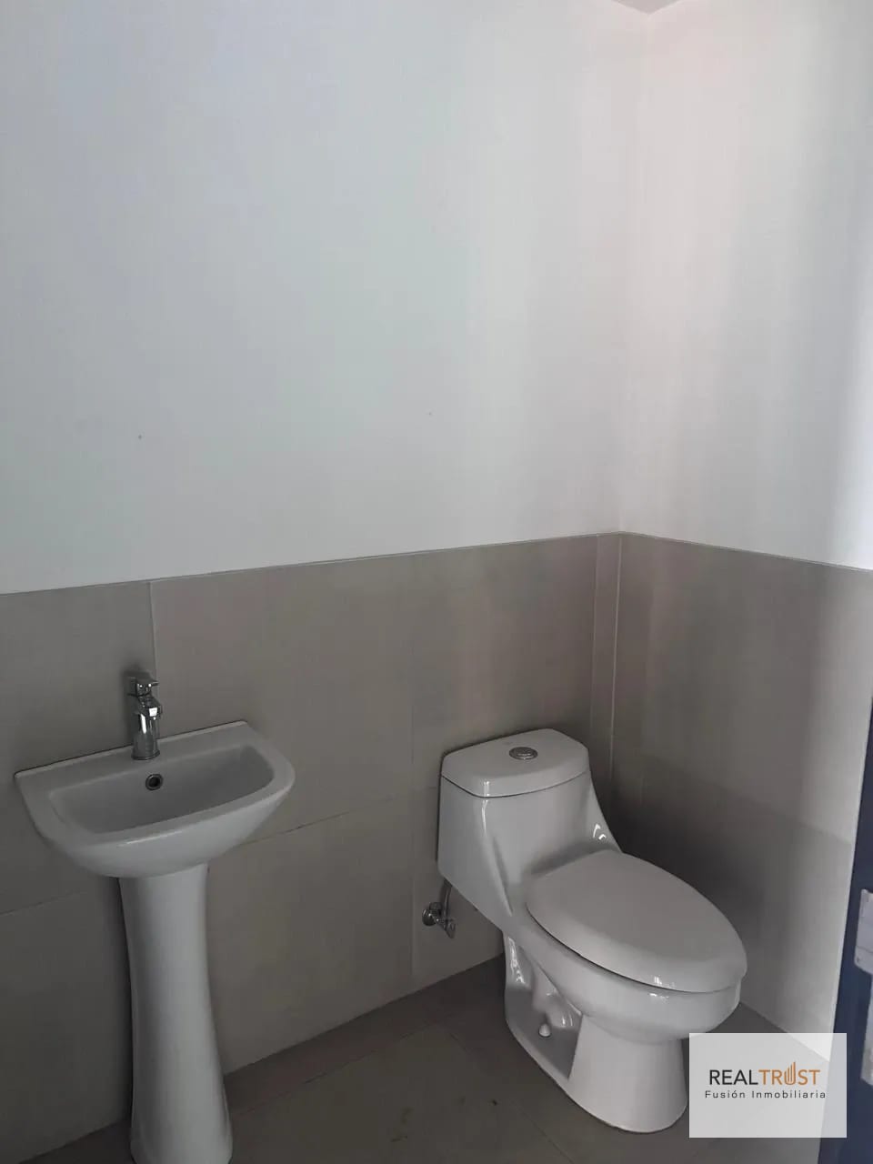 Oficina en renta Vasanta zona 10 — Oficina en Alquiler en Vasanta, Zona 10, Guatemala, Ciudad — foto 8 de 11