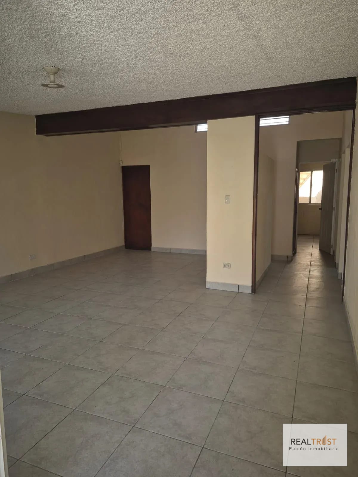 OPORTUNIDAD EN VENTA CASA DE UN NIVEL REMODELADA — Casa en Venta en Zona 7, Guatemala, Ciudad — foto 3 de 9