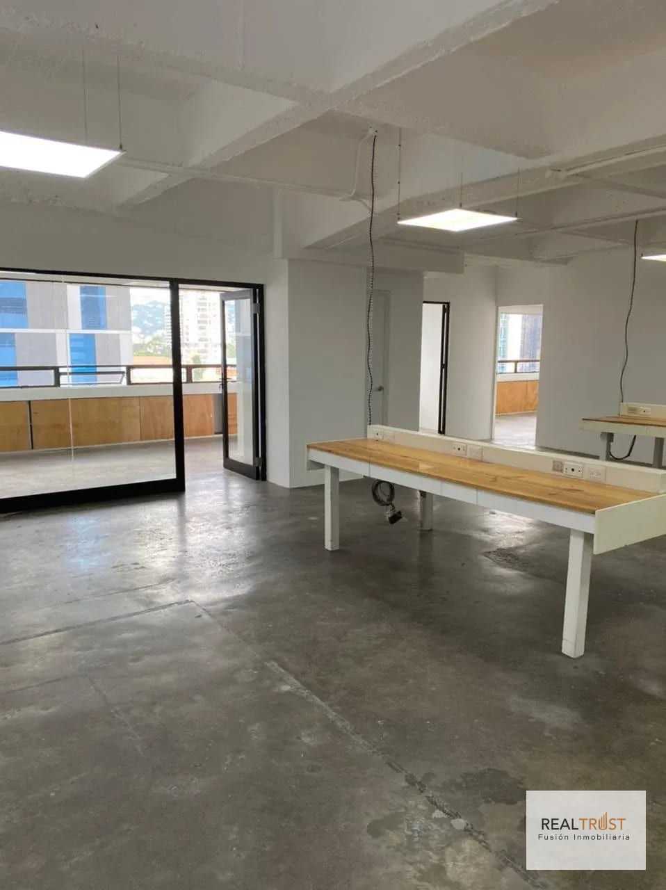 En renta Oficina Géminis 10 — Oficina en Alquiler en Zona 10, Guatemala, Ciudad — foto 1 de 7