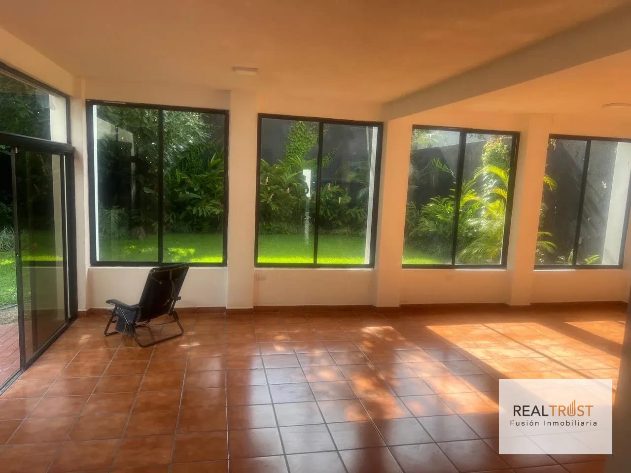 Propiedad en Renta para Oficinas a Puerta Cerrada — Casa en Alquiler en Zona 14, Guatemala, Ciudad — foto 1 de 15