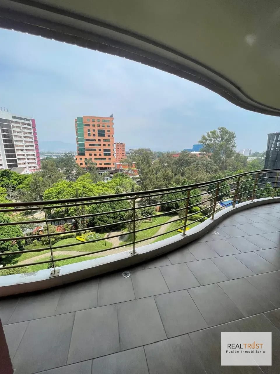 Apartamento en renta Tadeus — Apartamento en Alquiler en Zona 14, Guatemala, Ciudad — foto 1 de 17