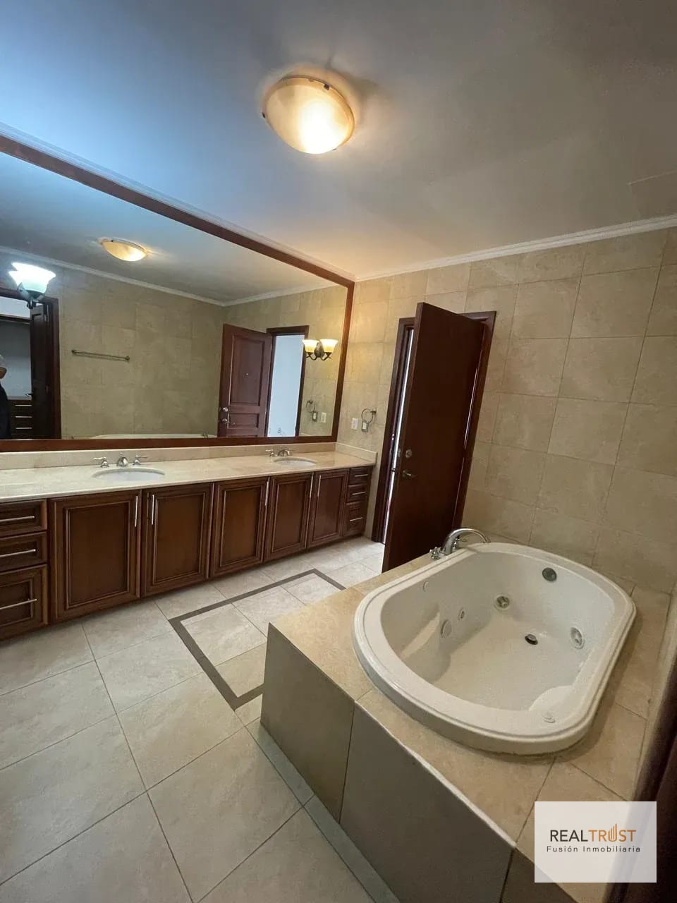 Apartamento en renta Tadeus — Apartamento en Alquiler en Zona 14, Guatemala, Ciudad — foto 2 de 17