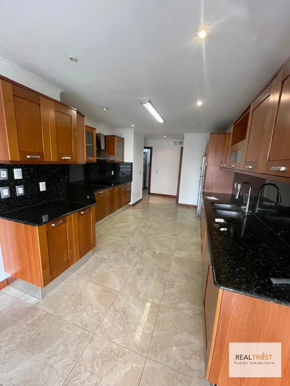 Apartamento en renta Tadeus — Apartamento en Alquiler en Zona 14, Guatemala, Ciudad — foto 4 de 17