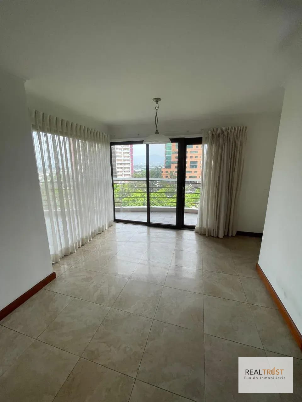 Apartamento en renta Tadeus — Apartamento en Alquiler en Zona 14, Guatemala, Ciudad — foto 7 de 17