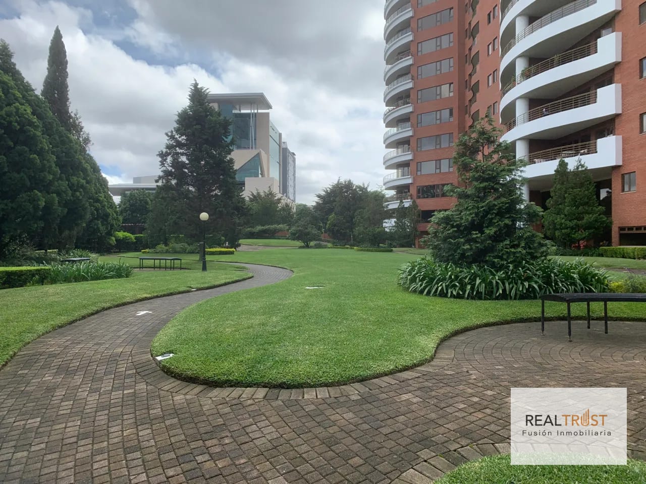 Apartamento en renta Tadeus — Apartamento en Alquiler en Zona 14, Guatemala, Ciudad — foto 14 de 17