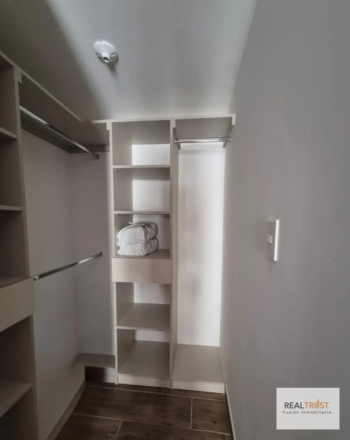 Rento Apartamento Amueblado Modra Zona 4 — Apartamento en Alquiler en Zona 4, Guatemala, Ciudad — foto 5 de 17