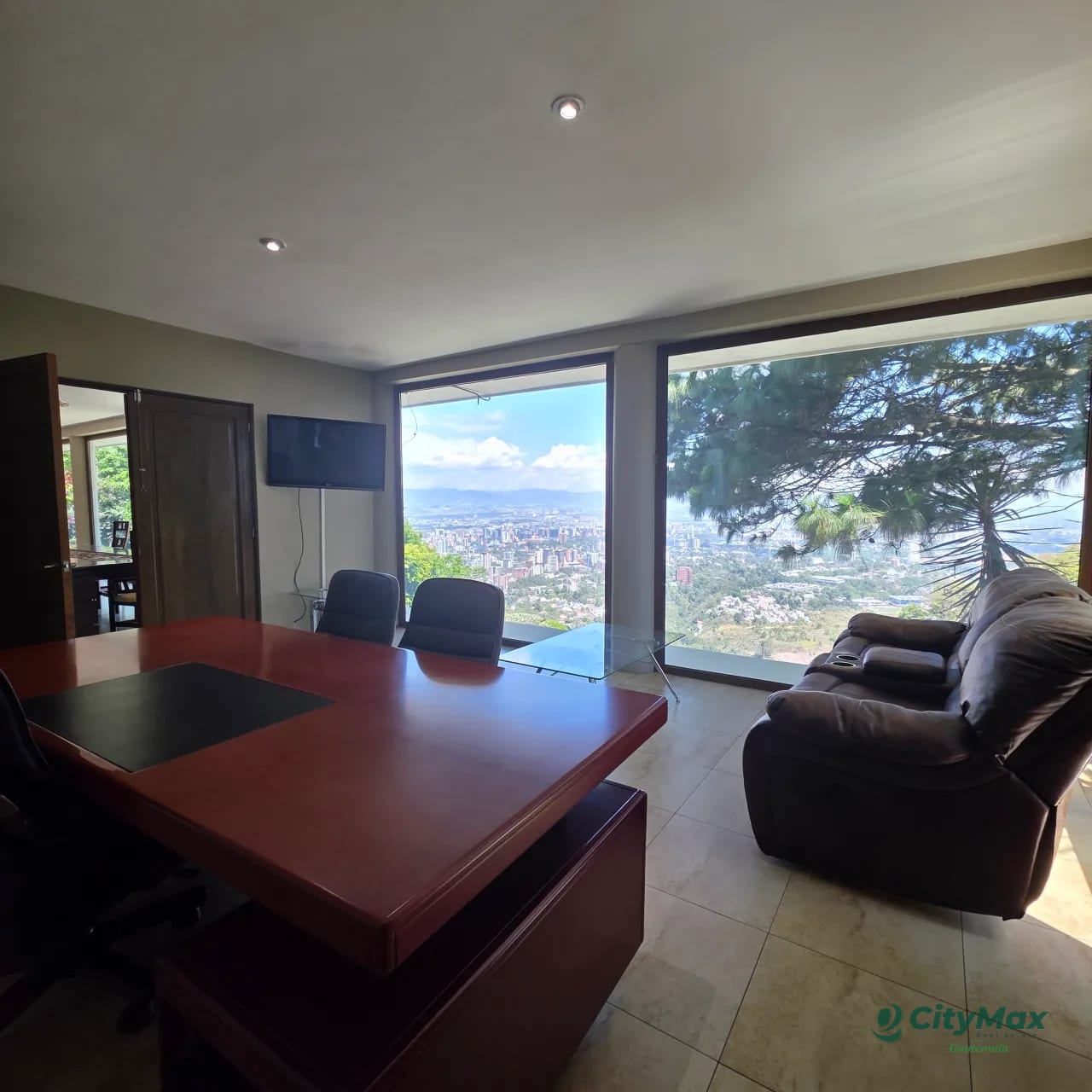 Lujosa Mansion en venta Las Nubes Ciudad Guatemala — Casa en Venta en km 11-15, Carretera a El Salvador, Guatemala, Ciudad — foto 2 de 9