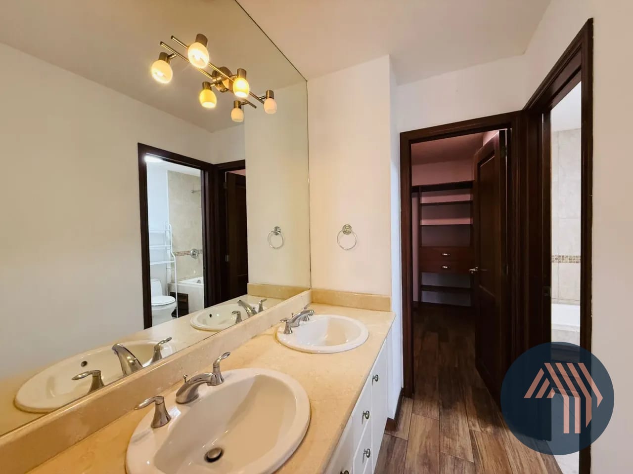 ALQUILER DE CÉNTRICO Y LINDO APARTAMENTO - TORRE DEL VALLE, ZONA 10 — Apartamento en Alquiler en Torre Del Valle, Zona 10, Guatemala, Ciudad — foto 10 de 16