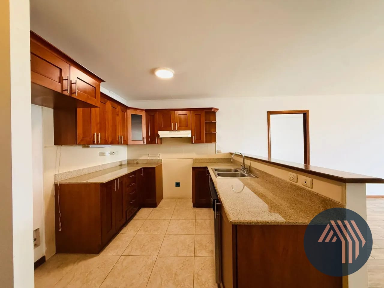 ALQUILER DE CÉNTRICO Y LINDO APARTAMENTO - TORRE DEL VALLE, ZONA 10 — Apartamento en Alquiler en Torre Del Valle, Zona 10, Guatemala, Ciudad — foto 3 de 16