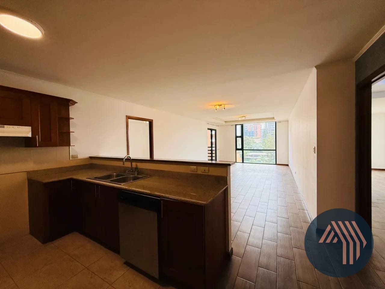 ALQUILER DE CÉNTRICO Y LINDO APARTAMENTO - TORRE DEL VALLE, ZONA 10 — Apartamento en Alquiler en Torre Del Valle, Zona 10, Guatemala, Ciudad — foto 1 de 16