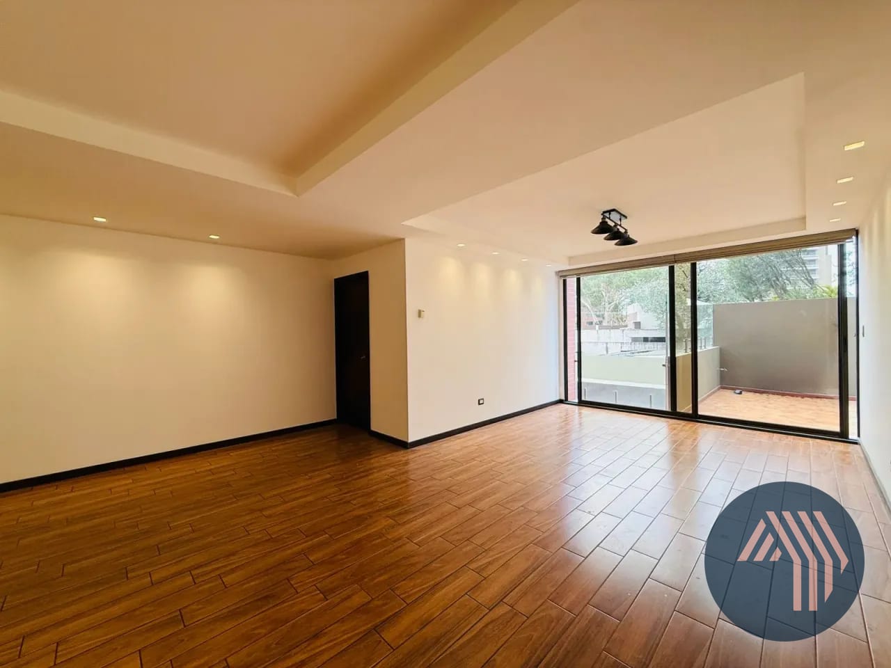 ALQUILER DE APARTAMENTO CON AMPLIA TERRAZA - DORAL, VH1 ZONA 15 — Apartamento en Alquiler en Doral, Zona 15, Guatemala, Ciudad — foto 3 de 17