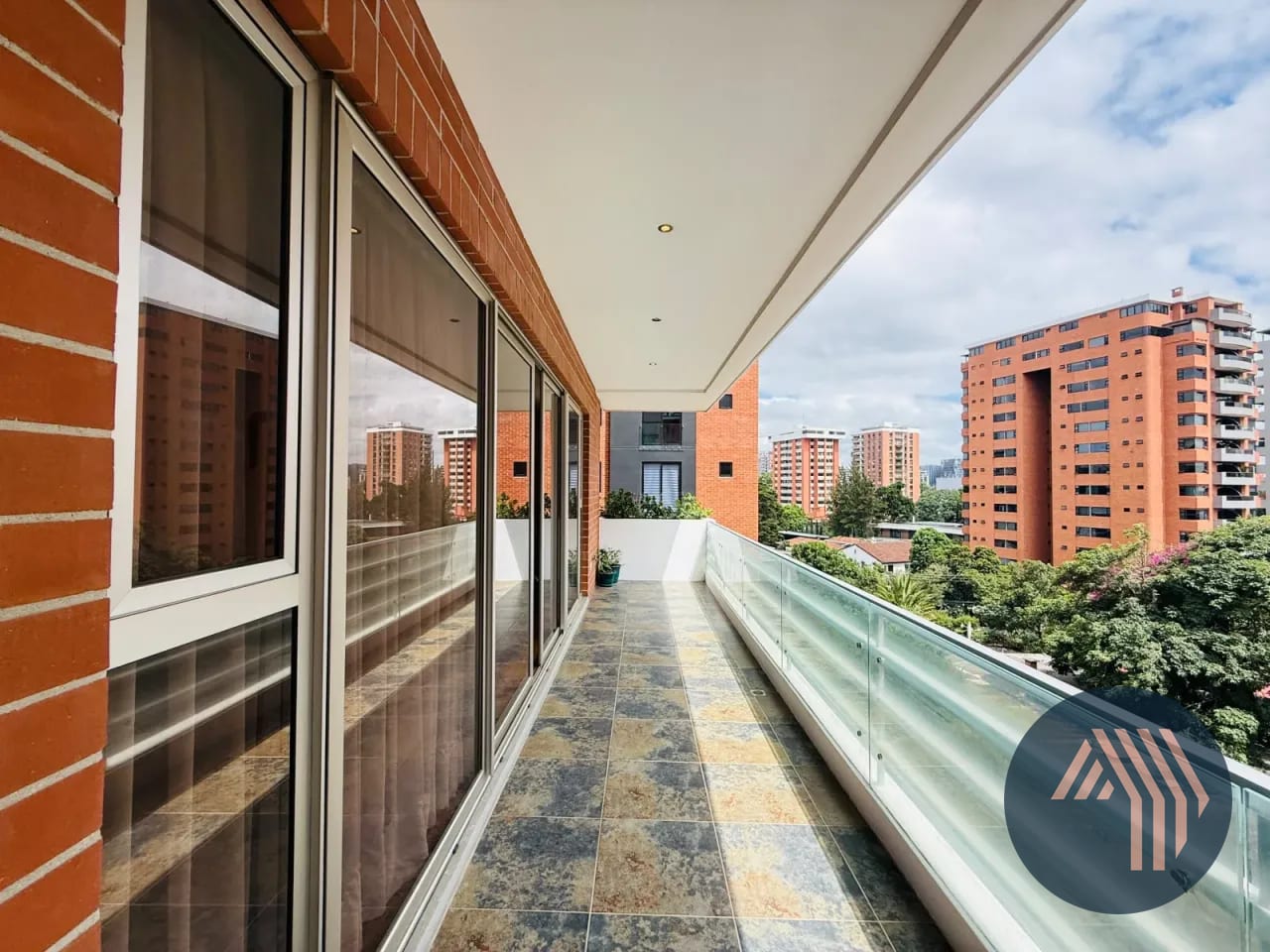 Alquiler de Amplio y Céntrico Apartamento - Aria, Zona 10 — Apartamento en Alquiler en Aria, Zona 10, Guatemala, Ciudad — foto 4 de 12