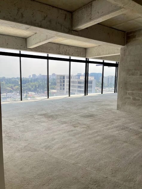 Amplia Oficina en Alquiler Edificio 01010 — Oficina en Alquiler en Edificio 01010 (Cero Diez Diez), Zona 10, Guatemala, Ciudad — foto 1 de 11
