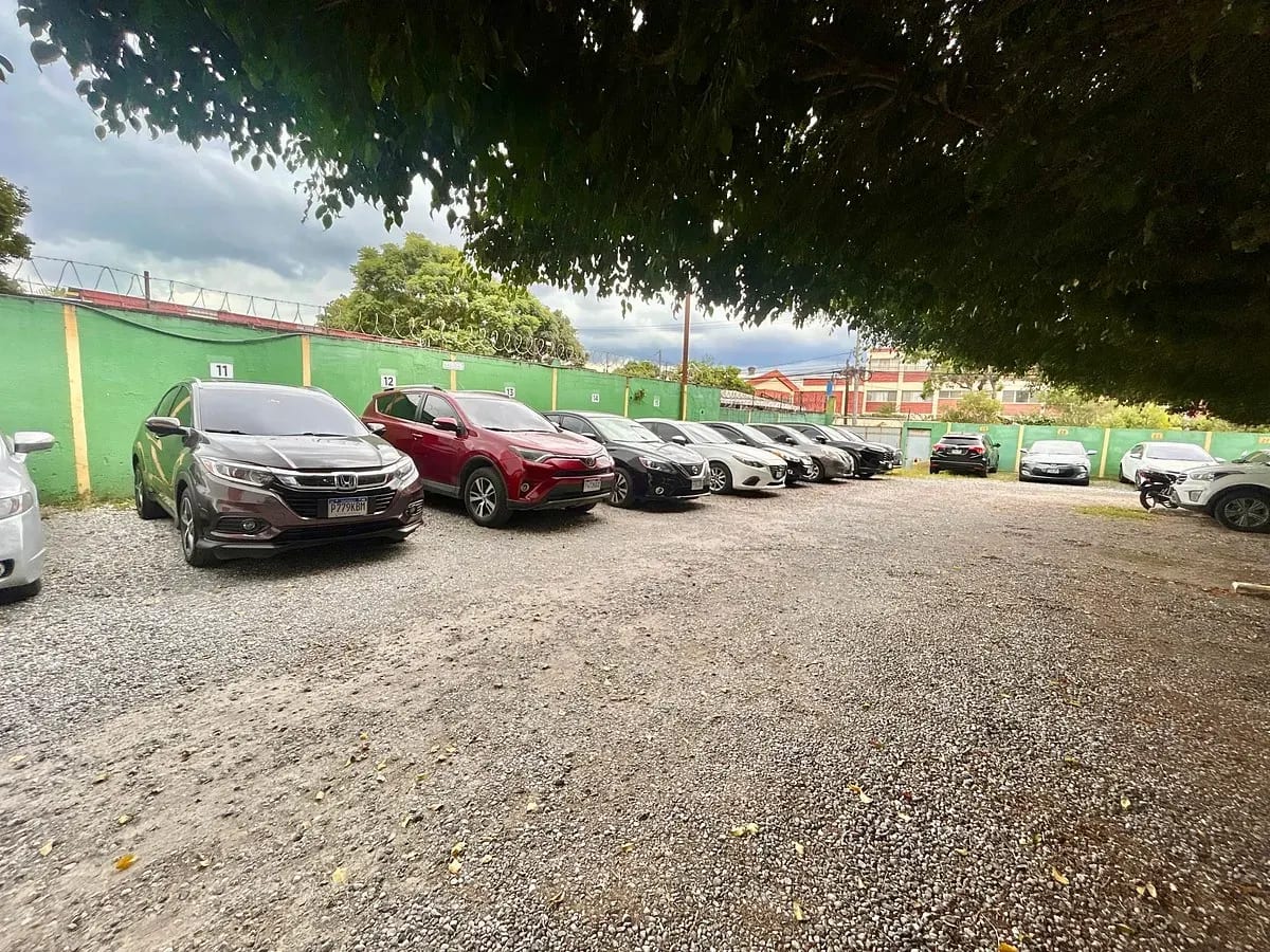 Terreno en Alquiler en Zona 9 (2,618Vrs2) — Terreno en Alquiler en Zona 9, Guatemala, Ciudad — foto 2 de 5