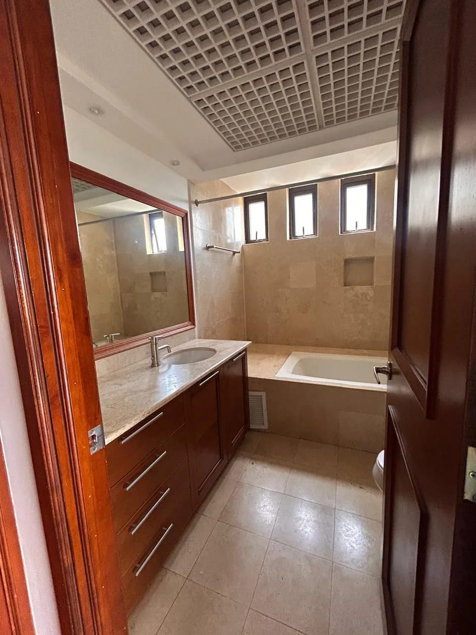Amplio Apartamento en Venta Tiffany Zona 10 — Apartamento en Venta en Tiffany II, Zona 10, Guatemala, Ciudad — foto 14 de 16