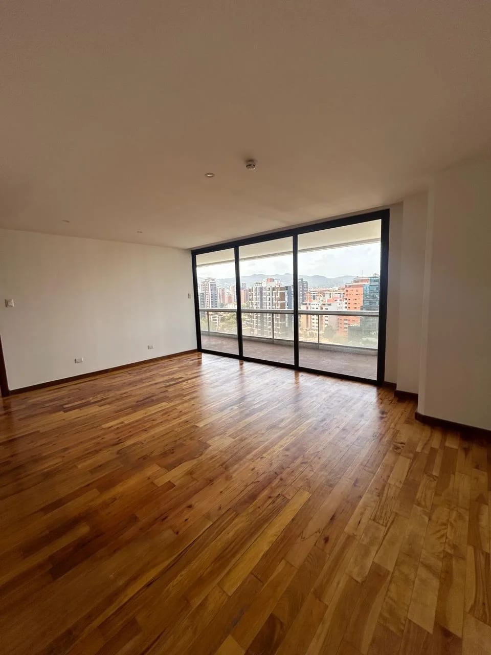 Amplio Apartamento en Venta Tiffany Zona 10 — Apartamento en Venta en Tiffany II, Zona 10, Guatemala, Ciudad — foto 15 de 16