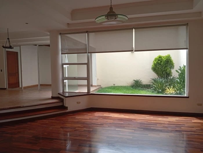 Casa en renta en condominio zona 10 — Casa en Alquiler en Zona 10, Guatemala, Ciudad — foto 2 de 9