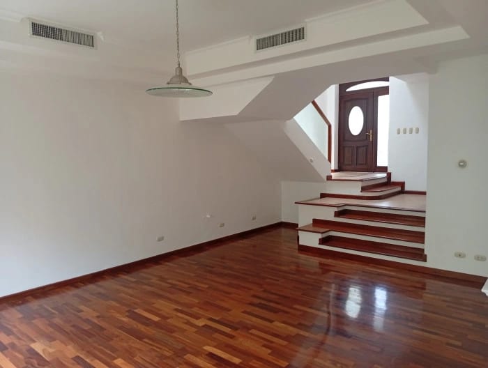 Casa en renta en condominio zona 10 — Casa en Alquiler en Zona 10, Guatemala, Ciudad — foto 1 de 9