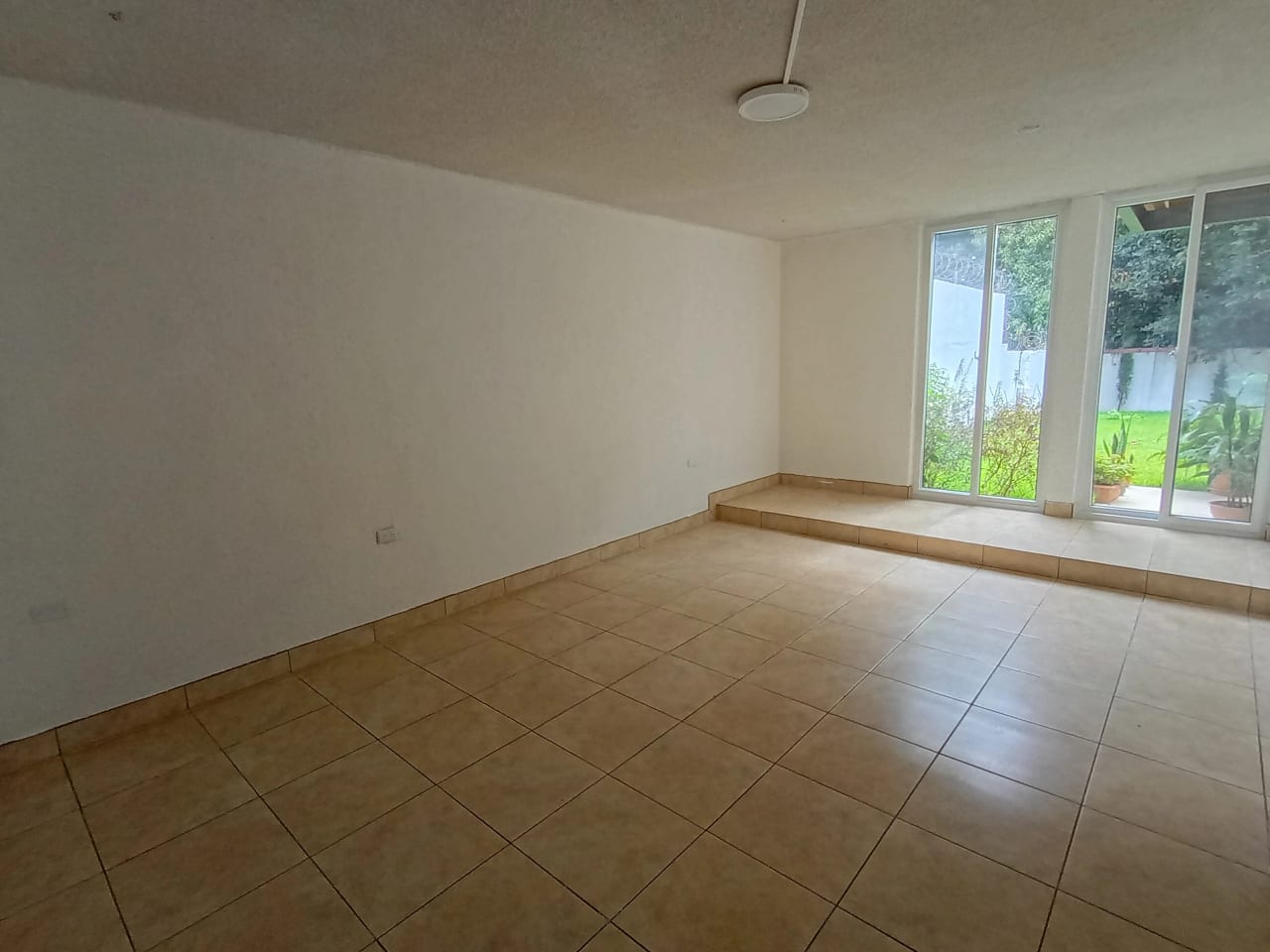 Casa en renta en zona 10, Diagonal 6 — Casa en Alquiler en Zona 10, Guatemala, Ciudad — foto 4 de 13