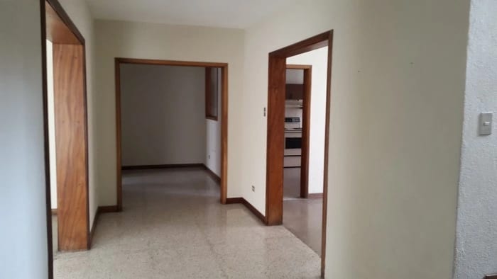 Alquiler de casa para oficina en Oakland zona 10 — Oficina en Alquiler en Zona 10, Guatemala, Ciudad — foto 3 de 10