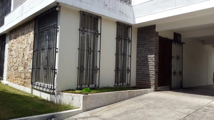 Alquiler de casa para oficina en Oakland zona 10 — Oficina en Alquiler en Zona 10, Guatemala, Ciudad — foto 1 de 10