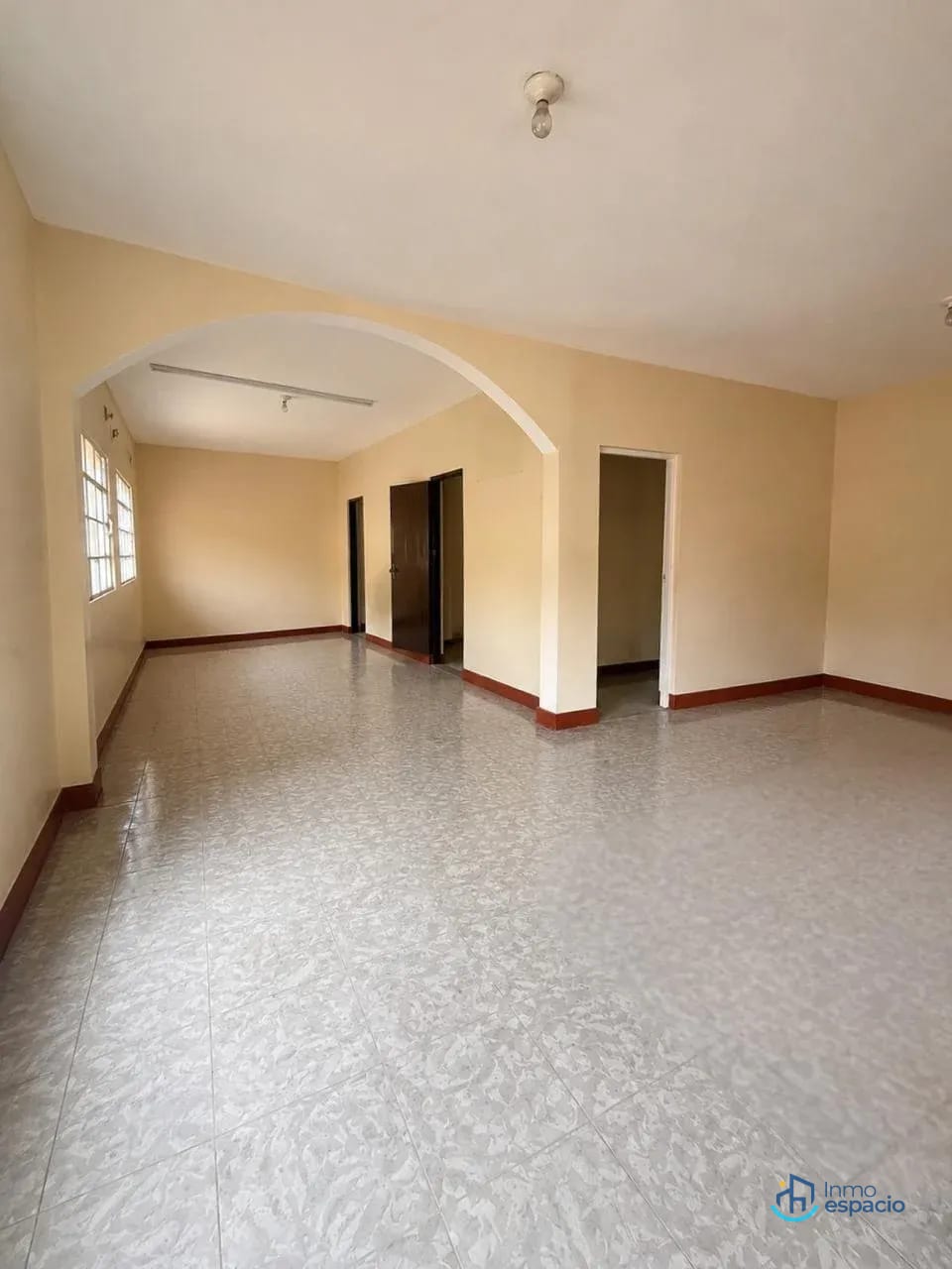 Bodega en alquiler o venta ubicada en Zona 1, Ciudad de Guatemala, sector Mercado de las Flores — Bodega / Ofibodega en Venta en Zona 1 Mixco, Guatemala, Ciudad — foto 10 de 17
