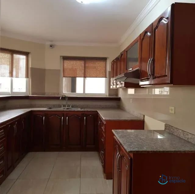 🏡 Casa en Venta – San Cristóbal — Casa en Venta en Prados de San Cristóbal, Zona 8 Mixco, Guatemala, Ciudad — foto 3 de 13