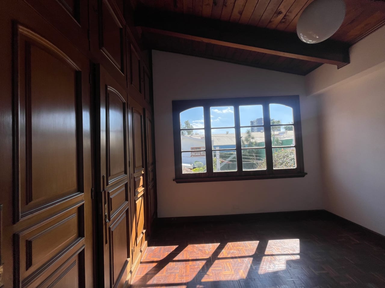 🏡✨ CASA EN VENTA EN ZONA 14 - CON JARDÍN ✨🏡 — Casa en Venta en La Villa, Zona 14, Guatemala, Ciudad — foto 4 de 7