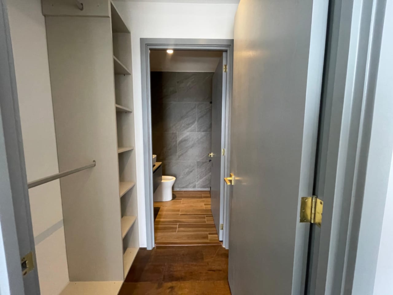 ✨ APARTAMENTO EN RENTA EN EL CORAZÓN DE ZONA 10✨ — Apartamento en Alquiler en Zona 10, Guatemala, Ciudad — foto 9 de 11